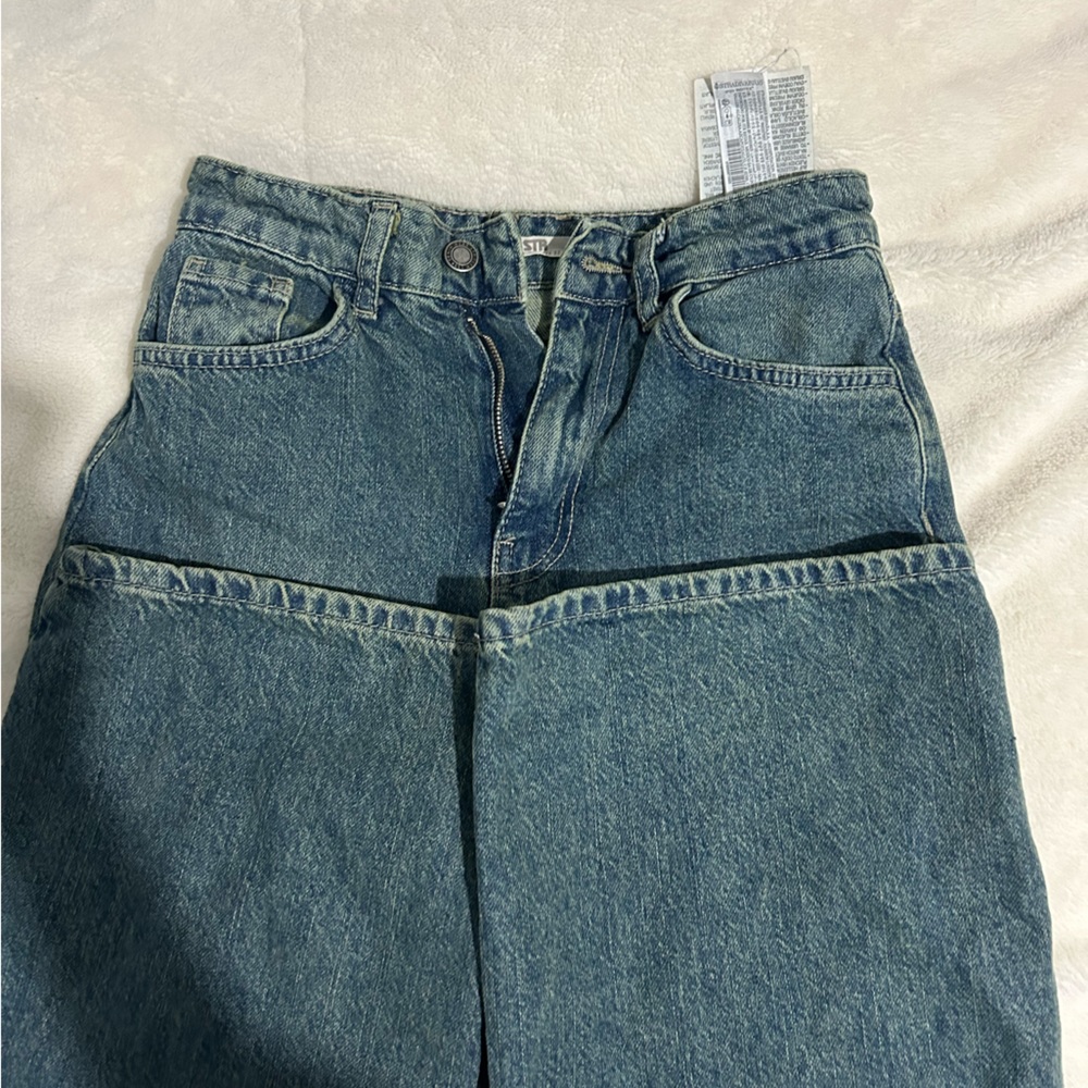 Never worn size 23 jeans